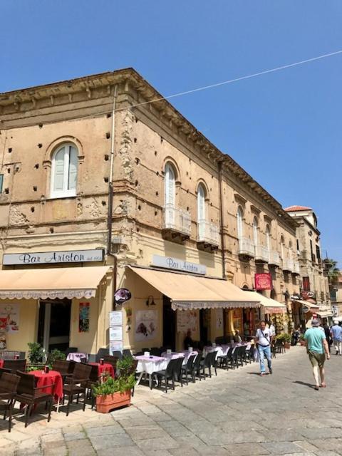 Palazzo Naso Bed & Breakfast โตรเปอา ภายนอก รูปภาพ